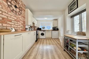 Kitchen/Breakfast Room- click for photo gallery
